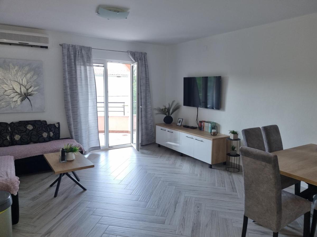 Apartments Ledic Krvavica Luaran gambar
